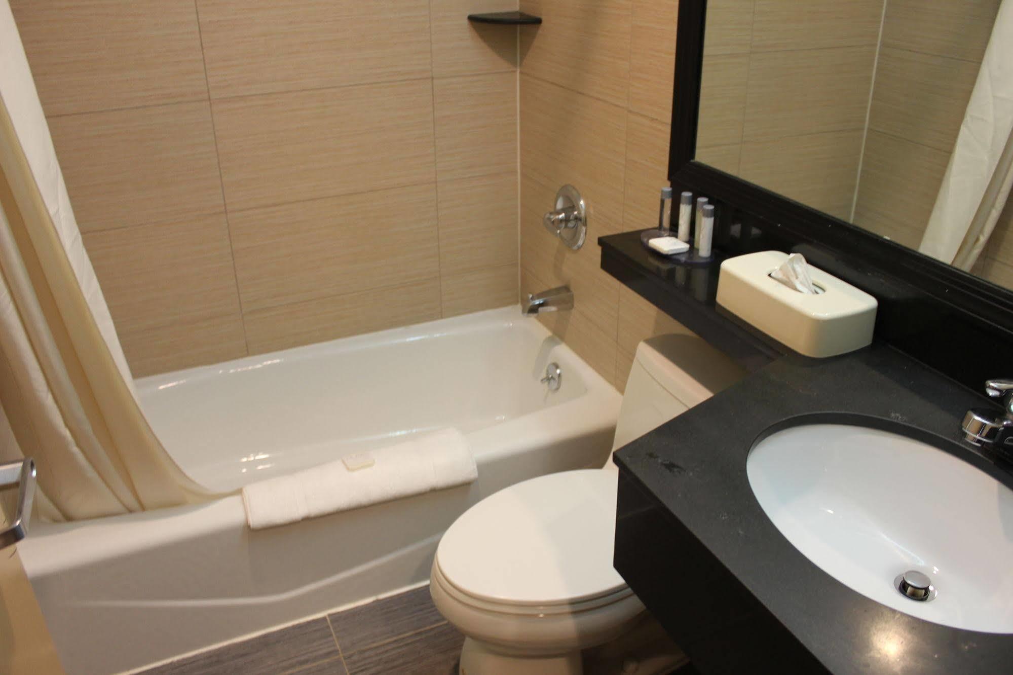 Bellerose Inn Bagian luar foto