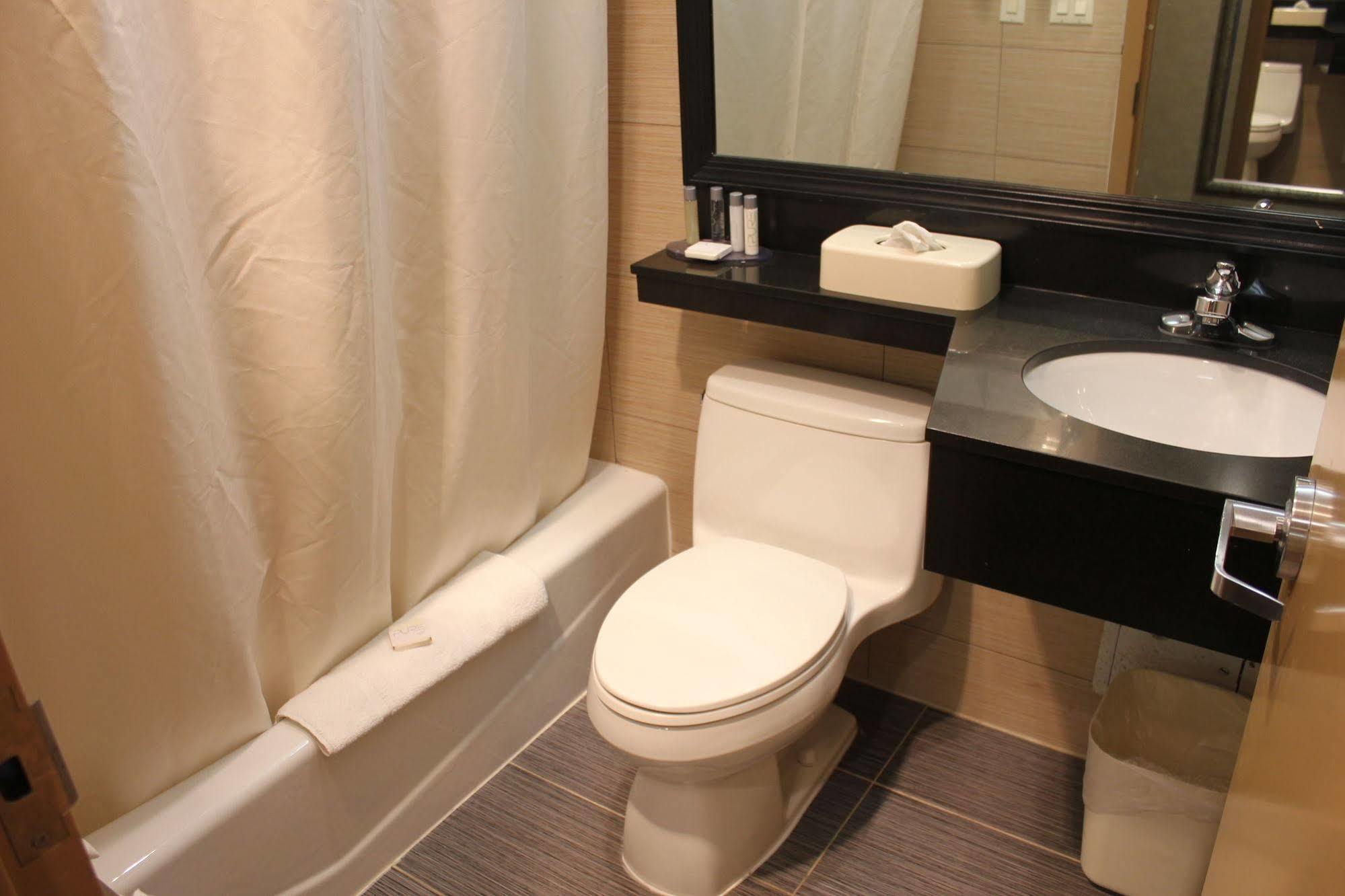 Bellerose Inn Bagian luar foto