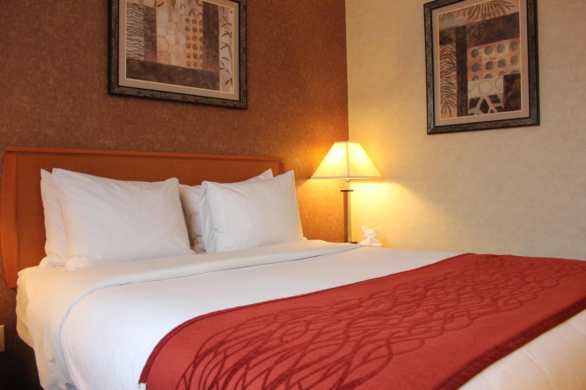 Bellerose Inn Bagian luar foto